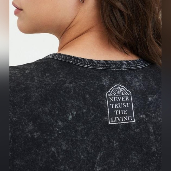 TORRID BEETLEJUICE Maitland Icon Lace-Up Black Mineral Wash Top! NWT! - Picture 5 of 10